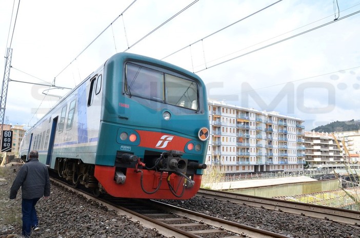 Vallecrosia: donna si getta sotto il treno insieme al cane, muoiono entrambi sul colpo Vallecrosia: donna si getta sotto il treno insieme al cane, muoiono entrambi sul colpo