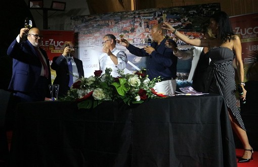 Riva Ligure: grandi applausi e partenza con il botto per “Sale in Zucca” (Foto) Riva Ligure: grandi applausi e partenza con il botto per “Sale in Zucca” (Foto)