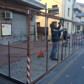 Ventimiglia: smontato e rimosso coattamente il dehor del ristorante 'Ambassador' di via Tenda