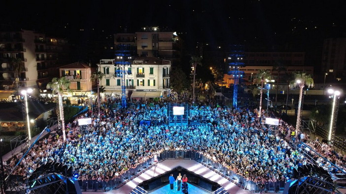 SuperKaraoke chiude a Ventimiglia con oltre 22.000 ingressi: tre serate da record e sicurezza impeccabile SuperKaraoke chiude a Ventimiglia con oltre 22.000 ingressi: tre serate da record e sicurezza impeccabile