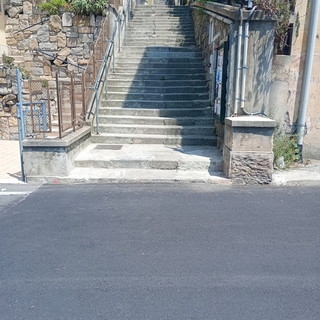 Sanremo: asfalti rifatti in via Borea a via Pascoli, lettore chiede la segnaletica stradale orizzontale