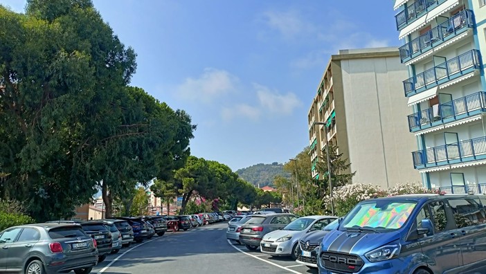 Parcheggi a Vallecrosia, da 25 a 15 euro: Perri riduce la tariffa mensile degli abbonamenti Parcheggi a Vallecrosia, da 25 a 15 euro: Perri riduce la tariffa mensile degli abbonamenti