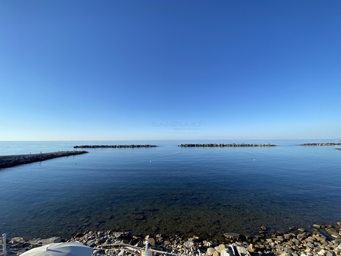 Battigia inaccessibile a Sanremo, un cittadino: "Un enigma di giustizia e controlli mancati"
