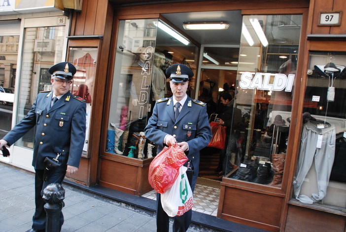 Sanremo: operazione anti marchi contraffatti questa mattina da parte della Guardia di Finanza