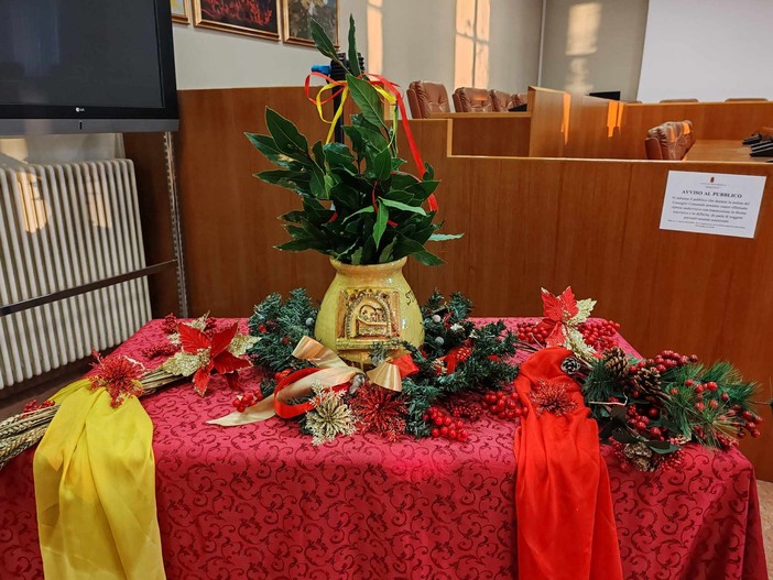 Tradizionale scambio di auguri tra autorità e associazioni, a Ventimiglia torna la 'Strena de deinà' (Foto)