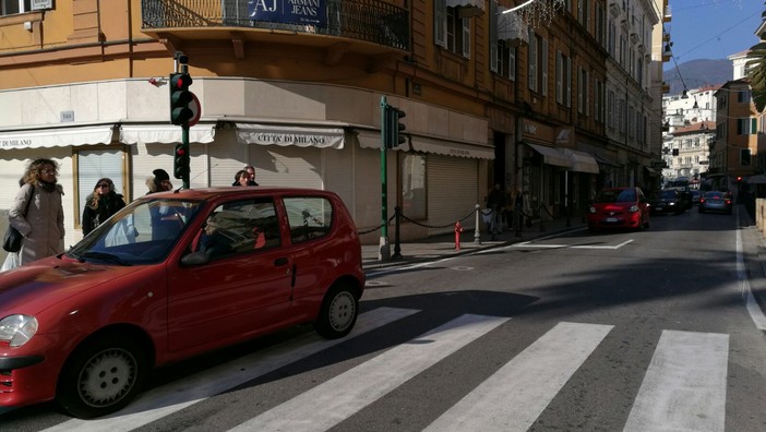 Sanremo: dopo il blackout di ieri sono tornati in funzione questa mattina i semafori di via Feraldi (foto) Sanremo: dopo il blackout di ieri sono tornati in funzione questa mattina i semafori di via Feraldi (foto)