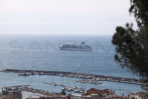 Sanremo: alle 9.15 la chiamata dalla 'Seabourn Odyssey' "Mare troppo grosso non scendiamo"