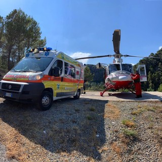 Motociclista gravemente ferito dopo una caduta a Olivetta San Michele, trasportato in elicottero al 'Santa Corona' (Video)