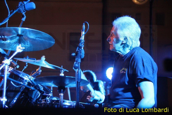 Sanremo: le più belle foto della prima serata di 'Sanremo with the Beatles', applauditissimo Pete Best Sanremo: le più belle foto della prima serata di 'Sanremo with the Beatles', applauditissimo Pete Best