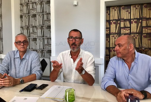 Sanremo: dal 1° settembre oltre 60 attività e negozi pronti ad aprire anche la domenica. Sanremo On: “In Liguria la nostra città è l'unica che può farlo” (Video) Sanremo: dal 1° settembre oltre 60 attività e negozi pronti ad aprire anche la domenica. Sanremo On: “In Liguria la nostra città è l'unica che può farlo” (Video)