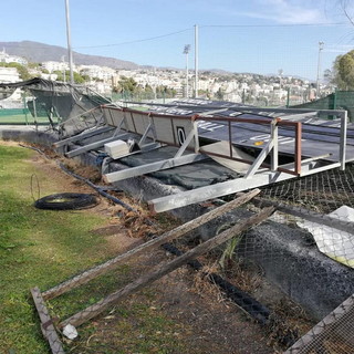 Sanremo: il vento fa crollare anche il segnapunti del campo da baseball a Pian di Poma (Foto) Sanremo: il vento fa crollare anche il segnapunti del campo da baseball a Pian di Poma (Foto)
