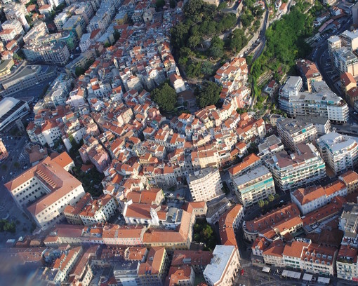 Sanremo, paura alla Pigna: furti, scippi e spaccio nei vicoli. I residenti: "Chiediamo più sicurezza" Sanremo, paura alla Pigna: furti, scippi e spaccio nei vicoli. I residenti: "Chiediamo più sicurezza"