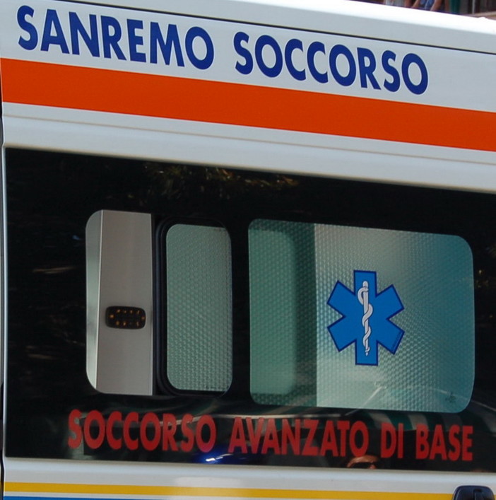 Sanremo: due giovani ubriachi cadono con lo scooter in Aurelia Bis, feriti lievemente