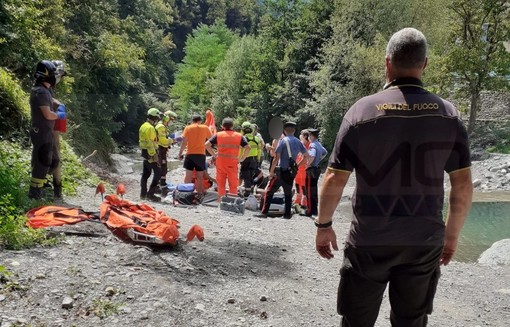 Molini di Triora: 20enne cade al 'Laghetto delle Noci' e va in arresto cardiaco, subito soccorso verrà portato in elicottero in ospedale (Foto)