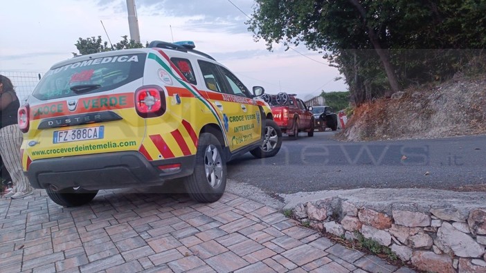Ventimiglia: cade in campagna mentre raccoglie frutta, 50enne in elicottero al 'Santa Corona' (Foto)