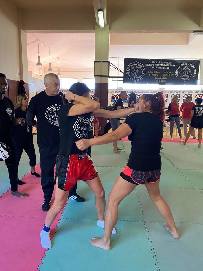 Giornata contro la violenza sulle donne, villa Ormond a Sanremo ospita lo stage di difesa personale di Chikara Dojo Fight Team (Foto)