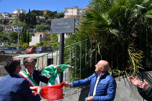 Sanremo: spostata la targa di via Martiri delle Foibe per evitare problemi con le auto durante le commemorazioni (Foto e Video)