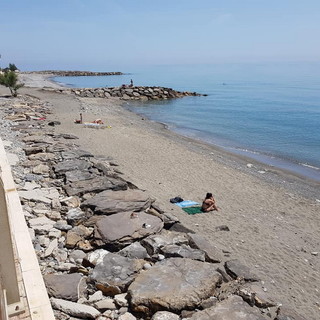 Riva Ligure: ripascimento a costo zero e nuova spiaggia libera, comincia così la stagione balneare (Video) Riva Ligure: ripascimento a costo zero e nuova spiaggia libera, comincia così la stagione balneare (Video)
