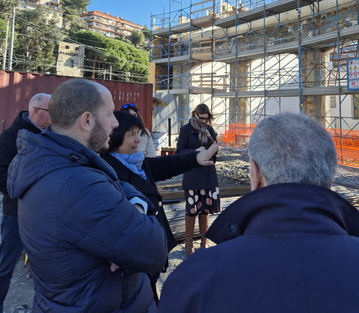 Sopralluogo di Enrico Ioculano al cantiere del Palasalute di Ventimiglia: "Struttura strategica, ma servono medici e infermieri qualificati" Sopralluogo di Enrico Ioculano al cantiere del Palasalute di Ventimiglia: "Struttura strategica, ma servono medici e infermieri qualificati"