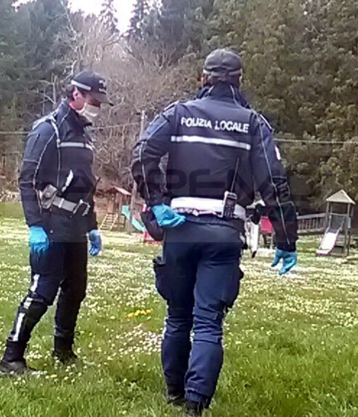 Sanremo: Pasquetta surreale ma obbediente oggi a San Romolo, la Municipale ha controllato la situazione (Foto) Sanremo: Pasquetta surreale ma obbediente oggi a San Romolo, la Municipale ha controllato la situazione (Foto)