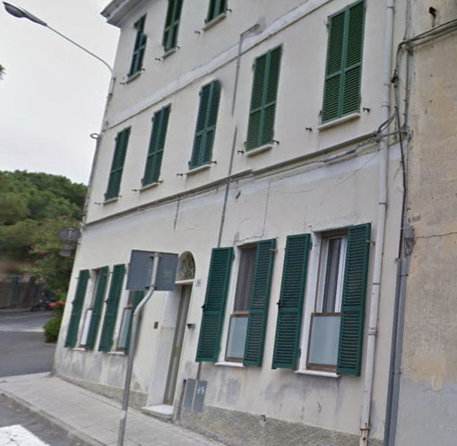 Sanremo: la Curia sfratta la scuola Media di Bussana, domani sopralluogo per il trasferimento nel plesso delle Elementari Sanremo: la Curia sfratta la scuola Media di Bussana, domani sopralluogo per il trasferimento nel plesso delle Elementari