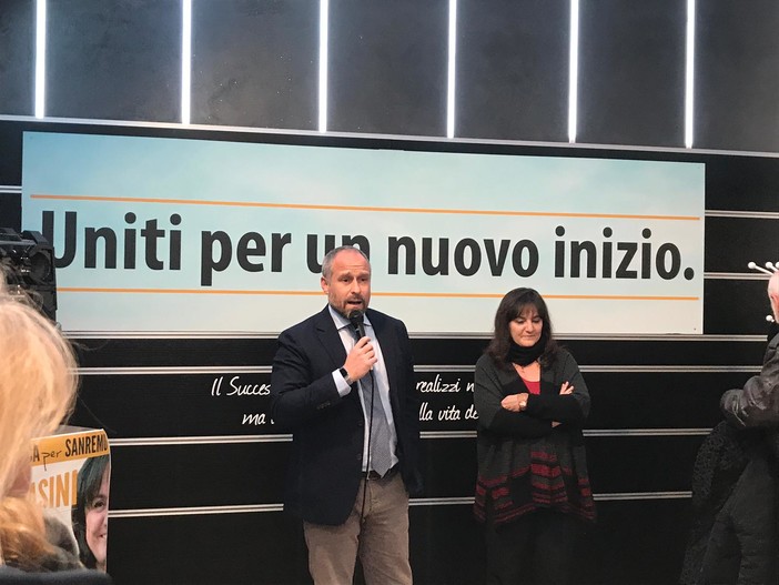 Elezioni a Sanremo: l'assessore regionale alla sanità Sonia Viale al point del candidato sindaco Sergio Tommasini per parlare di sanità ed Ospedale Nuovo (Foto e Video) Elezioni a Sanremo: l'assessore regionale alla sanità Sonia Viale al point del candidato sindaco Sergio Tommasini per parlare di sanità ed Ospedale Nuovo (Foto e Video)