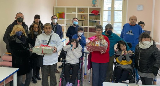 Bordighera: ieri mattina lo scambio di auguri tra l'Amministrazione comunale e i ragazzi della Spes Bordighera: ieri mattina lo scambio di auguri tra l'Amministrazione comunale e i ragazzi della Spes