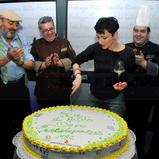 #Festival2015: le foto della festa finale a 'Casa Sanremo', Arisa taglia la torta e grande festa ieri sera #Festival2015: le foto della festa finale a 'Casa Sanremo', Arisa taglia la torta e grande festa ieri sera