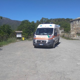 Dolcedo: incidente con la moto alle pendici del monte Faudo, un 17enne cade e si rompe una clavicola (Foto)