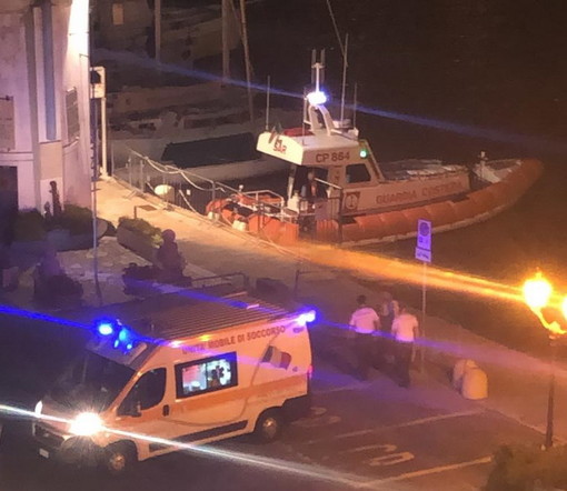 Donna cuneese tenta il suicidio in mare davanti a Ventimiglia: salvata dalla Guardia Costiera