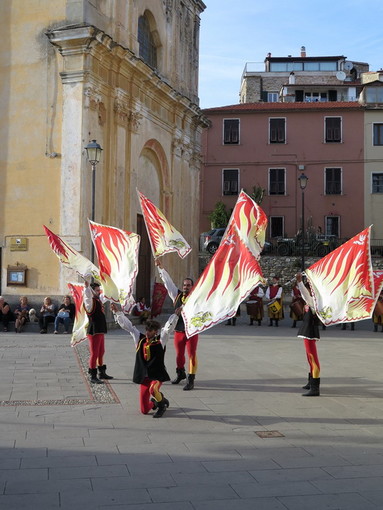 Sabato scorso, gli Sbandieranti dei Sestieri di Ventimiglia  alla 18a edizione della 'No finish line Monaco'