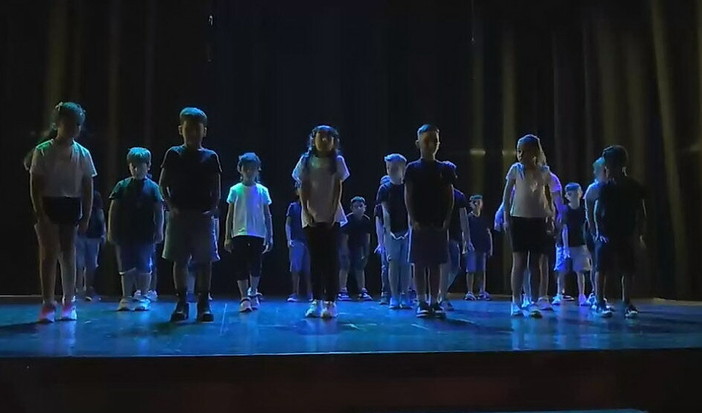 Ventimiglia, successo al Teatro Comunale per il Progetto Danza: in scena 160 alunni dell’Istituto Biancheri Ventimiglia, successo al Teatro Comunale per il Progetto Danza: in scena 160 alunni dell’Istituto Biancheri