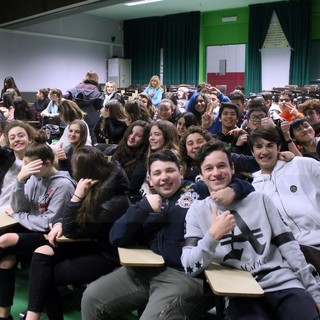 Ventimiglia: le Forze dell’ordine incontrano gli alunni dell’Istituto Comprensivo “Biancheri” (Foto) Ventimiglia: le Forze dell’ordine incontrano gli alunni dell’Istituto Comprensivo “Biancheri” (Foto)