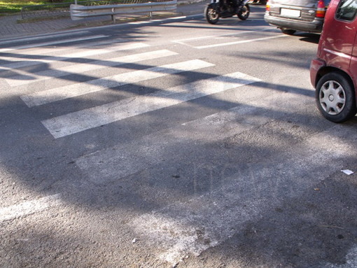 Ventimiglia: l'ex Consigliere Merlenghi segnala lo stato 'pietoso' della segnaletica orizzontale a Latte