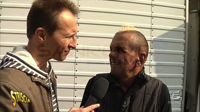 Le telecamere di 'Striscia' a Sanremo con Cristiano Militello, il 'nostro' cacciatore di autografi diventa Radja Nainggolan (foto) Le telecamere di 'Striscia' a Sanremo con Cristiano Militello, il 'nostro' cacciatore di autografi diventa Radja Nainggolan (foto)