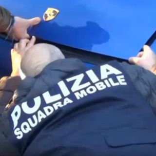 Rubavano auto e trafficavano documenti falsi: il Pm chiede il rinvio a giudizio per gli arrestati, c'è anche un bordigotto Rubavano auto e trafficavano documenti falsi: il Pm chiede il rinvio a giudizio per gli arrestati, c'è anche un bordigotto