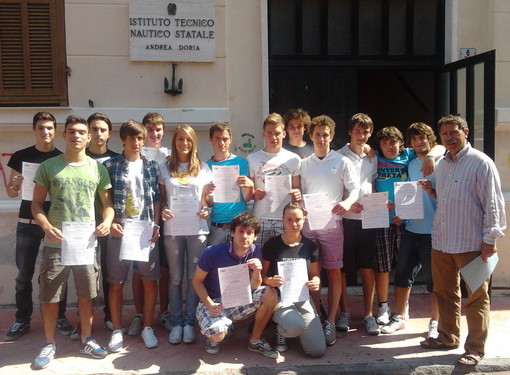 Imperia: 26studenti dell'Istituto Nautico 'Andrea Doria' sono diventati 'Assistenti Bagnanti' Imperia: 26studenti dell'Istituto Nautico 'Andrea Doria' sono diventati 'Assistenti Bagnanti'