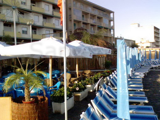 Vallecrosia: domani sera grande appuntamento con il cabaret al 'Corallo Beach' Vallecrosia: domani sera grande appuntamento con il cabaret al 'Corallo Beach'