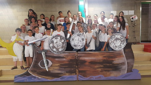 Ospedaletti: successo per la recita di fine ano della scuola Secondaria di primo grado 'De Amicis' Ospedaletti: successo per la recita di fine ano della scuola Secondaria di primo grado 'De Amicis'