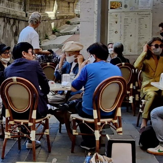 Sanremo: set fotografico per una casa di moda coreana questa mattina in via Matteotti (Foto) Sanremo: set fotografico per una casa di moda coreana questa mattina in via Matteotti (Foto)