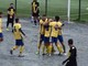 Nella foto il San Bartolomeo Calcio festeggia dopo un gol: ieri i gialloblù hanno pareggiato 2-2 sul campo della Noelse