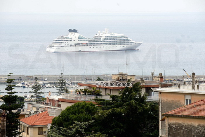 Sanremo: domani mattina arriva in rada la nave da crociera Seabourn Sojourn con 449 passeggeri