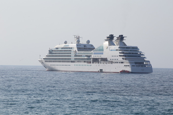 Sanremo: è arrivata la maestosa nave da crociera Seabourn Sojourn, scesi 500 passeggeri Sanremo: è arrivata la maestosa nave da crociera Seabourn Sojourn, scesi 500 passeggeri