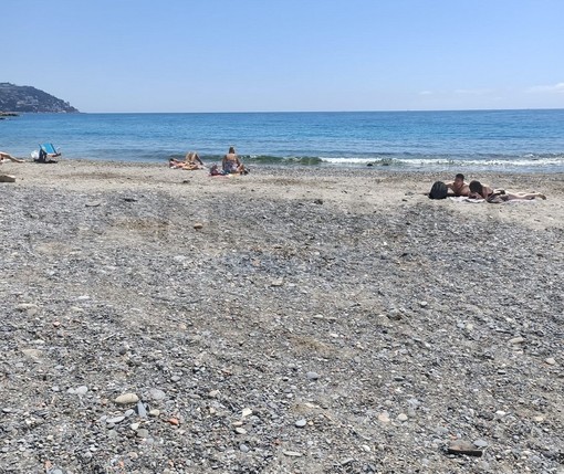 Bordighera: proteste per la zona di Arziglia, l'Amministrazione "Spiaggia ripulita e lunedì ex lavatoio e spogliatoi" (Foto)