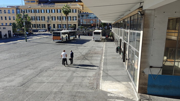 Sanremo, bus saltato per Baragallo, la protesta di una passeggera: «Nessun avviso e utenti lasciati ad arrangiarsi» Sanremo, bus saltato per Baragallo, la protesta di una passeggera: «Nessun avviso e utenti lasciati ad arrangiarsi»