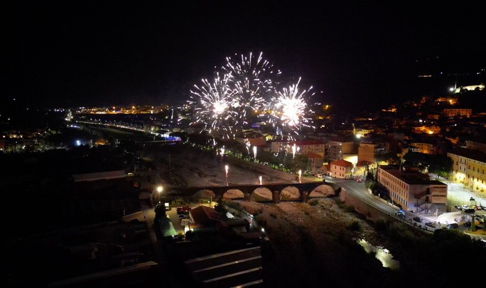 Fuochi d'artificio a Taggia nell'ambito dell'evento 'Sulle orme di San Benedetto' Fuochi d'artificio a Taggia nell'ambito dell'evento 'Sulle orme di San Benedetto'