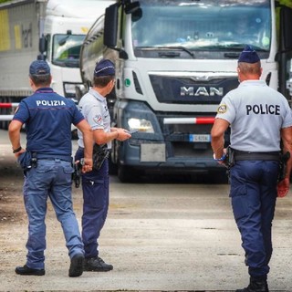 Squadra mista: polizia italiana e francese sempre al lavoro alla frontiera di Ventimiglia, nove arresti in un mese Squadra mista: polizia italiana e francese sempre al lavoro alla frontiera di Ventimiglia, nove arresti in un mese
