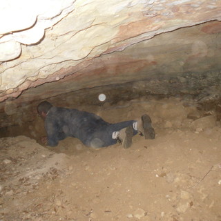 Battuta di caccia a Camporosso: inseguono preda e finiscono in un rifugio della 2a guerra mondiale, salvati tre cani dal Soccorso Alpino