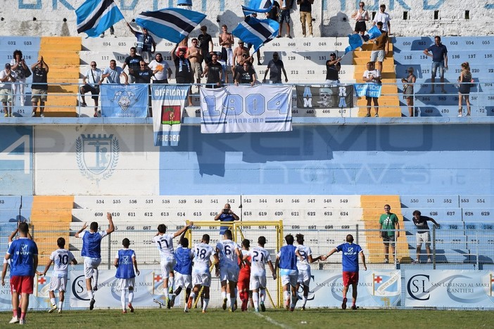 Alla partita di calcio con un giocattolo per i bambini del 'Padre Semeria': l'iniziativa della Sanremese Alla partita di calcio con un giocattolo per i bambini del 'Padre Semeria': l'iniziativa della Sanremese