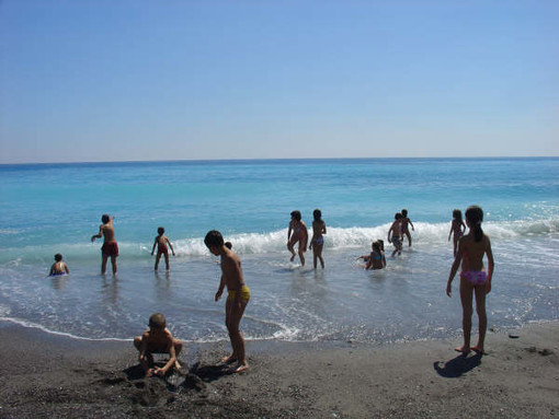 Aperte le iscrizioni alla Colonia Estiva per bimbi dai 5 ai 12 anni delle famiglie residenti nei Comuni del Golfo dianese Aperte le iscrizioni alla Colonia Estiva per bimbi dai 5 ai 12 anni delle famiglie residenti nei Comuni del Golfo dianese